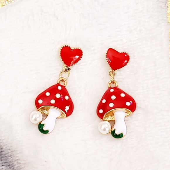 Gold plated mushroom heart earrings - Picture 6 of 10